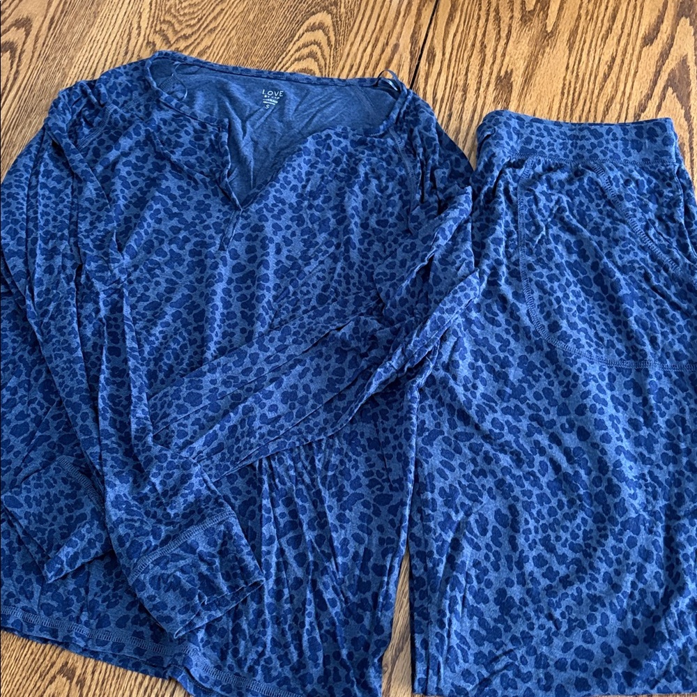 NWOT LOVE by Gap blue Leopard Print Long Sleeve modal pajama set small